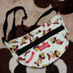 ヒスミニ　バナナ型ショルダーバック