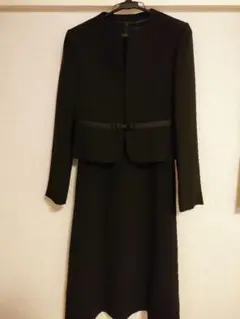 ブラックスーツ ジャケットとドレスのセット　7号