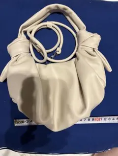 ZARA ノットディテール ショルダーバッグ アイボリーのサムネイル