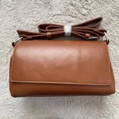 ビアズリー風　ブラウンレザー風ショルダーバッグ