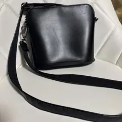 ユニクロ　レザータッチミニショルダーバッグ　ブラック