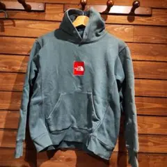 THE NORTH FACE　レッドボックスロゴ　グリーン　パーカ