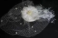 ホワイト フラワーヘッドドレス コーム付き　EVITA PERONI