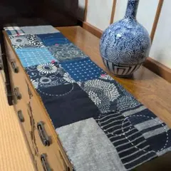 藍染め古布　型染めと　無地のテーブルランナー　木綿 2026年最新】藍染古布のテーブルセンターの人気アイテム - メルカリ