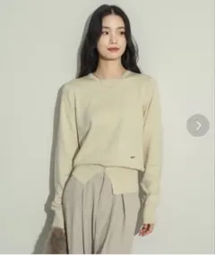 値下げ中【美品】NEUNA センタースリットニットプルオーバーのサムネイル