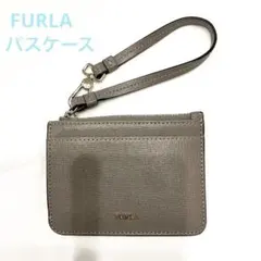 FURLA フルラストラップ付きパスケース　定期入れ　小銭入れ　グレージュ　本革