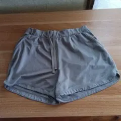GU グレー ショートパンツ