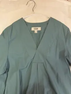 COS グリーン Vネック 半袖 ワンピース