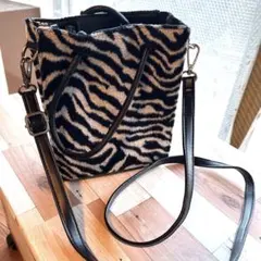 ゼブラ柄ショルダーバッグ