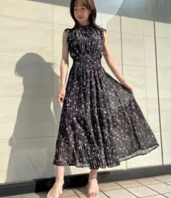 即日発送！カーデ付！Sustainableフリルプリントワンピース　BLK 00