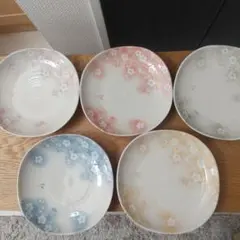 ※ブランド※安達瞳子 花柄の白い陶器皿 ブランド※安達瞳子 花柄の白い陶器皿