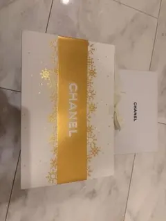 CHANEL ギフトボックス ホワイト ゴールド