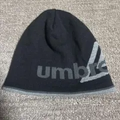 umbro ニット帽　ビーニー　黒 ロゴ入り　リバーシブル