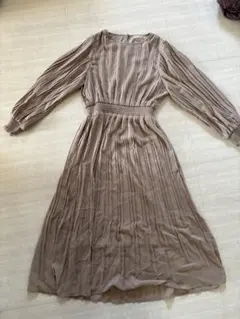 continuuer de NICE CLAUP ベージュ ワンピース