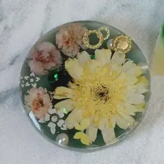 842可憐な♡レジンヘアゴム グリーンモッコウバラ パールリング - メルカリ