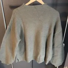 ニット　カーキ　ボリューム袖　ローリーズファーム