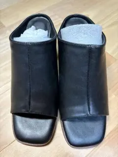 新品　未使用　ブラックオープントゥサンダル 中ヒール
