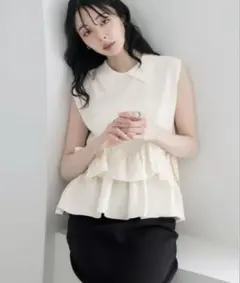 【値下げ可】LIANフリルヘムノースリーブニット アイボリーのサムネイル