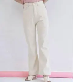 フレアイージーツイルパンツ　vannie u ヴァニーユー　ホワイトのサムネイル