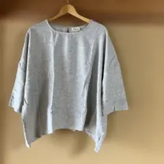 ライトグレー　カットソー