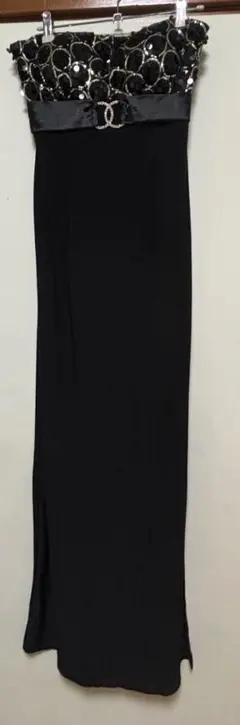 黒のビーズ装飾タイトスカート