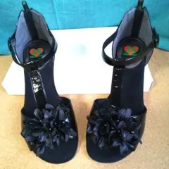 【新品・即買OK】JS heartlavel 花コサージュのフラットサンダルのサムネイル