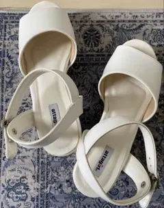 ホワイトストラップサンダル ヒール7cm