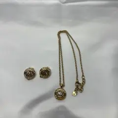 ニナリッチ　ゴールドペンダントネックレスとイヤリングセット