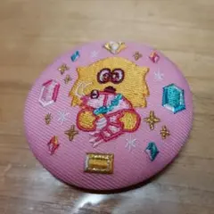 hakka ビーバー 刺繍缶バッジ 白エビビーバー