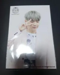 防弾少年団　ユンギ SUGA　FC継続　トレカ BTS SUGA ユンギ 会場限定 FC継続特典 生写真 トレカ - メルカリ