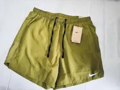 Nike オリーブグリーン ショートパンツ