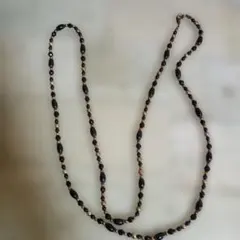 黒と金のビーズロングネックレス