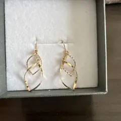 K10YG地金ピアス