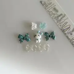 ネイルパーツ　キティちゃんとブルーリボン