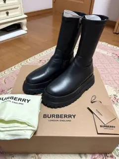 Burberry ブラックレザーベルトブーツ　プラットフォームのサムネイル