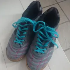 フットサルシューズ グレー ピンク ブルーのサムネイル