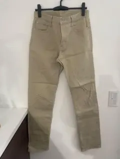 GU スリムフィット ベージュ チノパン