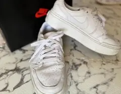 Nike ホワイト スニーカー