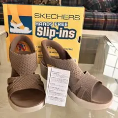 新品　SKECHERS Slip-ins サンダル モカ　24cmのサムネイル
