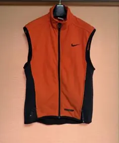 NIKE THERMA-FIT フリースベスト オレンジ×ブラック　ポーカーズ