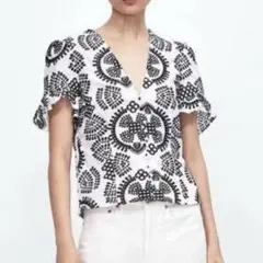 ZARA WOMAN 刺繍入り半袖ブラウス XSのサムネイル