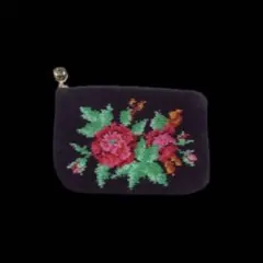 FURLA 花柄刺繍 ポーチ 黒 フルラ 刺繍 高級感
