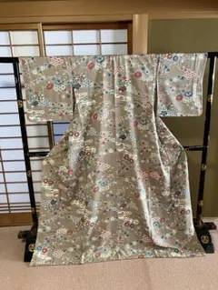 ① 小紋　袷　正絹ちりめん　茶ベージュに紅型風　型染め