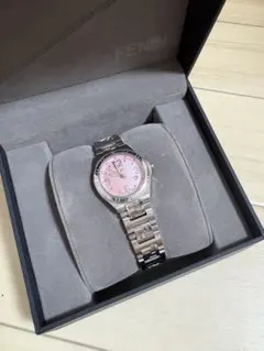 2026年最新】Fendi 文字盤カラー：ピンク レディース 腕時計(クォーツ