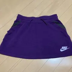 NIKE 紫 スカート