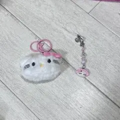 ハローキティ フェイクファーキーホルダーとビーズストラップ