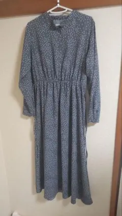 美品 GU ドット柄 スタンドカラーワンピース