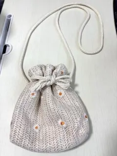 【値下中！新品未使用品】花柄刺繍の巾着型ショルダーバッグ