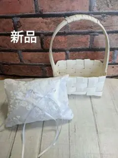 ホワイトのリングピロー