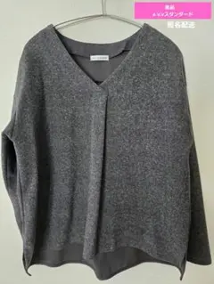 【美品】a.v.vスタンダード　グレー　トップス　柔らか　Vネック　スッキリ見え